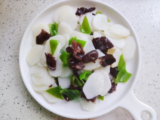 18、木耳炒山药,装盘