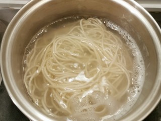 16、雪菜肉丝面,煮熟