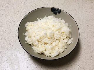 1、咖喱蛋炒饭,热米饭1碗