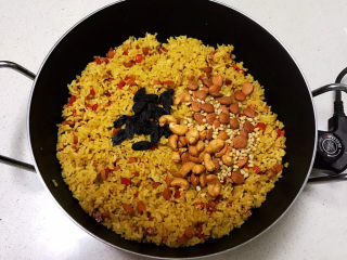 17、咖喱蛋炒饭,加入所有干果
