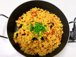 19、咖喱蛋炒饭,加入香葱末