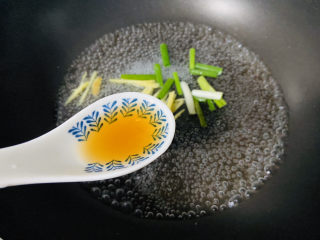 9、白灼大虾,一勺料酒