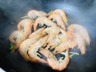 14、白灼大虾,煮熟后的大虾