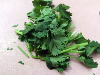 7、红油肚丝,香菜切段