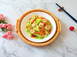 17、莴笋炒虾仁,简单有营养的时蔬小炒。