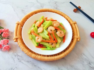 18、莴笋炒虾仁,清淡又好吃。