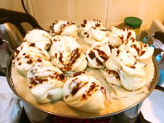 23、枣香花卷,枣香花卷蒸好了