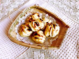 24、枣香花卷,枣香花卷出锅了，枣香浓郁，一口气吃了三个