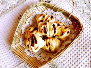 25、枣香花卷,这款枣香花卷营养丰富，口感松软，易于消化吸收~