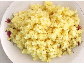 4、韩式辣白菜,鲜姜切成末