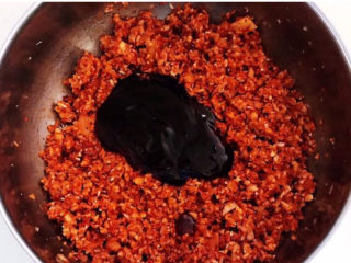 10、韩式辣白菜,加入蚝油