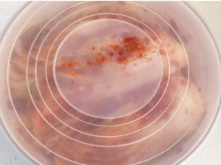 22、韩式辣白菜,盖上盖子，放入冰箱冷藏入味7天左右