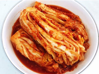 24、韩式辣白菜,如果喜欢吃酸口的，就直接放在室温发酵即可~