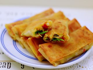 20、土豆丝红椒煎春卷,外皮香酥，馅鲜味十足，好吃到爆。