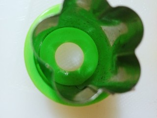 5、了不起的小番茄+番茄杂蔬龙利鱼,准备梅花模具