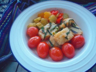 15、了不起的小番茄+番茄杂蔬龙利鱼,撒上新鲜的紫苏叶、洋甘菊，增强芳香化湿的功效