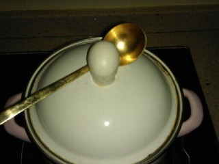 5、山楂红糖水,盖上盖子小火煮山楂水