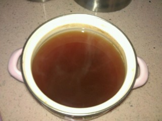 14、山楂红糖水,放微凉后就可以喝了，煮过的山楂不要了