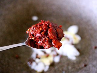 7、绿色美食+酸辣粉,加入一大勺郫县豆瓣酱