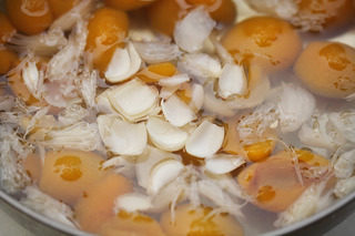 11、枇杷柚子百合饮,最后放入百合