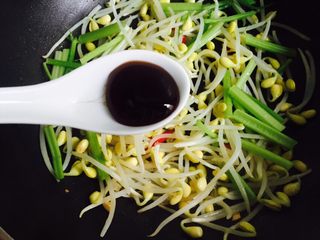 12、香芹黄豆芽,1勺蚝油
