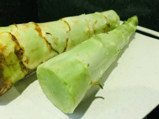 2、清炒莴笋丝,洗净