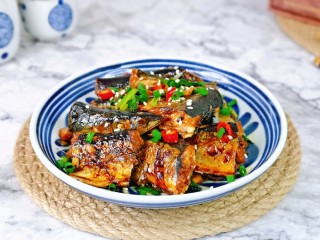 15、红烧秋刀鱼,红烧秋刀鱼这样就做好啦。