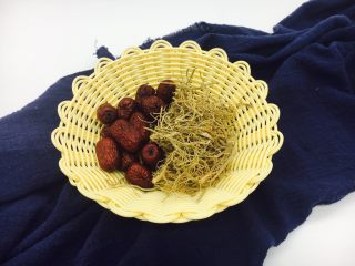 2、#咸食#  田七大枣煲猪骨汤,主要食材：田七和和大枣