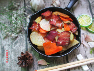 12、腊肉土豆片,腊肉的淳香和土豆的香酥完美结合