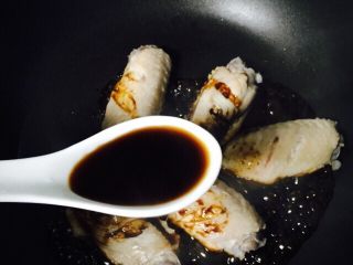 10、红烧鸡翅,一勺生抽