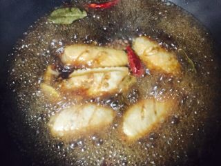 19、红烧鸡翅,待鸡翅熟后大火收汁