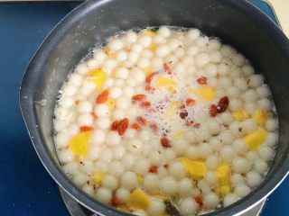 8、水果酒酿圆子羹,放枸杞