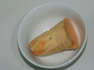 4、地瓜山药粥,地瓜去皮洗净