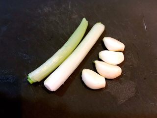 5、黑白菜,大葱和蒜瓣