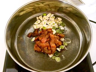 10、黑白菜,加入腌制好的里脊