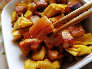 22、千张红烧肉,肥而不腻，瘦而不柴。