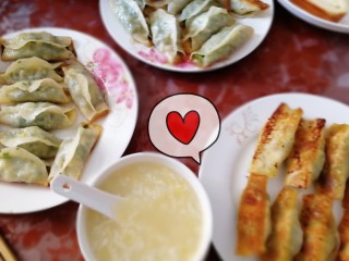 24、韭菜锅贴,最爱三鲜，吃起。