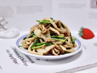 17、花肉白玉菇小炒,营养丰富又健康美味。