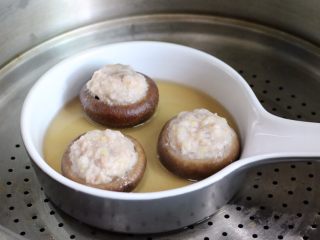 12、虾肉香菇盏,蒸5，6分钟即可