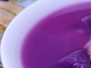 12、紫薯燕麦粥,紫薯含有丰富的花青素；