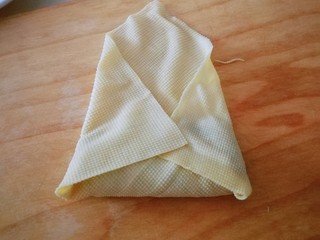 11、千张包肉,左右两角对折