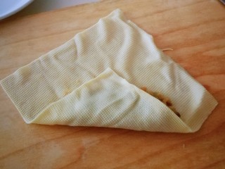 10、千张包肉,包上一个角