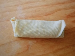 12、千张包肉,卷成长条状