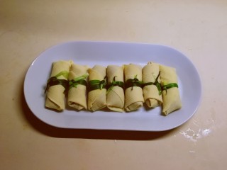 14、千张包肉,依次全部做好