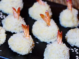 15、低脂减肥-蒸出来滴龙利鱼凤尾虾球,常规的都是油炸，口感相对会更好一些，但是为了健康，这点瑕疵还是可以接受滴