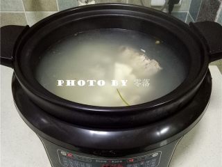 8、山药排骨汤,2小时候,放入山药;