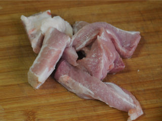 3、糯米肉丸,瘦肉切成小块