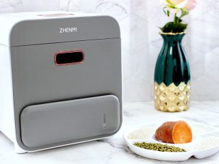 1、绿豆红薯饭,首先备齐做绿豆红薯饭的食材。