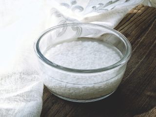 4、滋阴抗老 紫薯银耳粥,泡入水中半小时