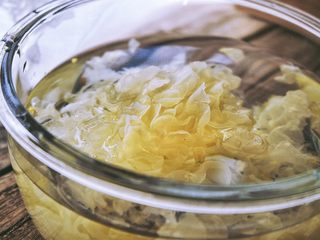 8、滋阴抗老 紫薯银耳粥,去掉黄色的蒂